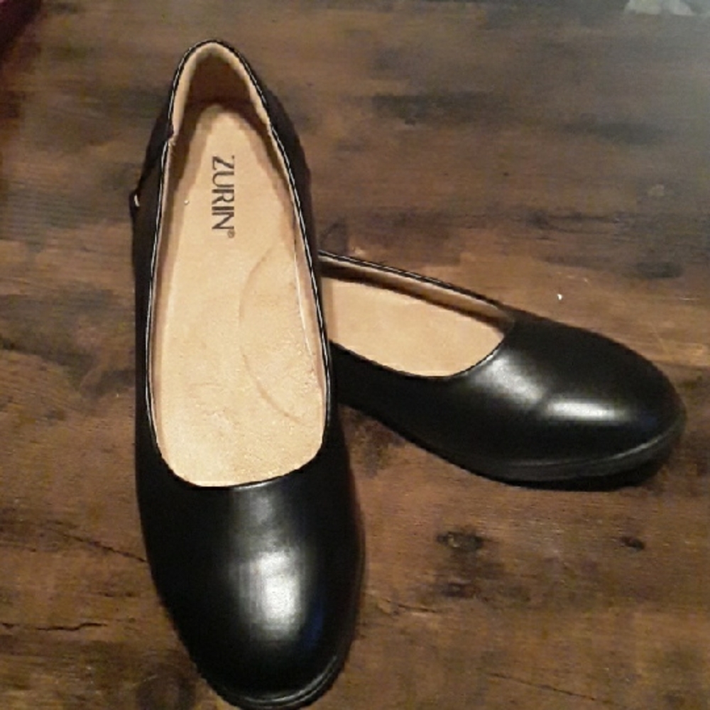 NWT women's Sz 9 Black ZURIN Classy Comfy Flats